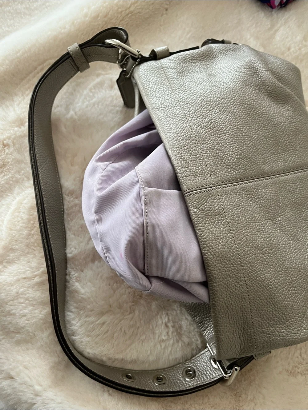Gorgeous Coach Leather Bag in Silver Metallic!